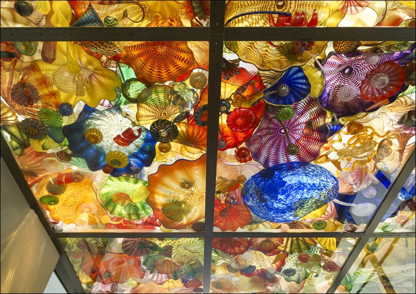 Painted-glass art on vases at the Museum of Glass in Tacoma, Washington., Carol Highsmith - plakat 59,4x42 cm