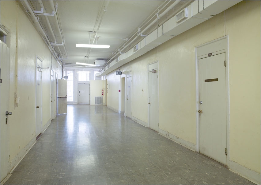 Mental hospital hallway, Carol Highsmith - plakat 70x50 cm