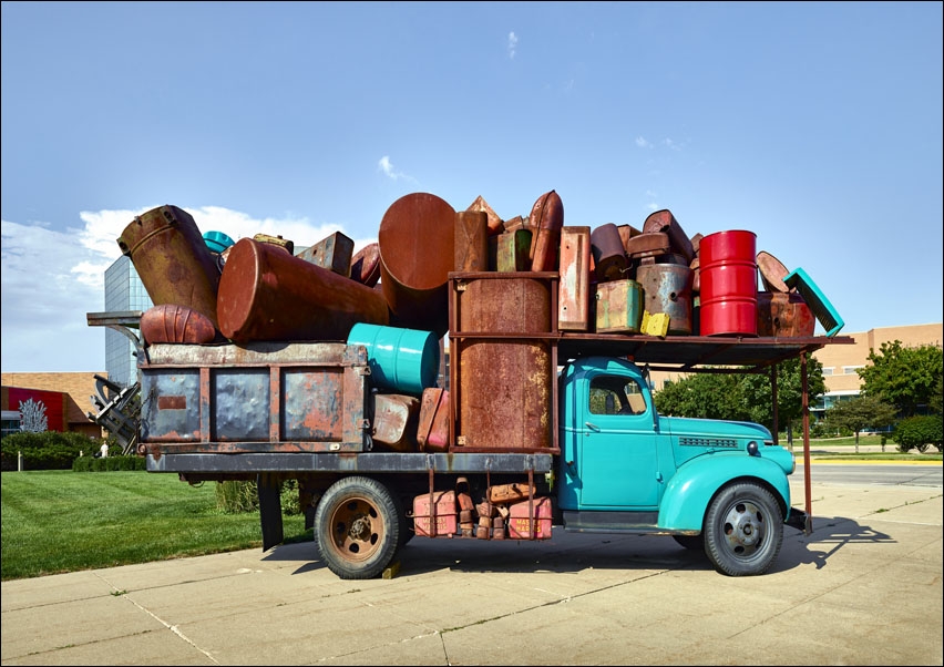 This inglorious sculpture outside the Sioux City Art Center., Carol Highsmith - plakat 70x50 cm
