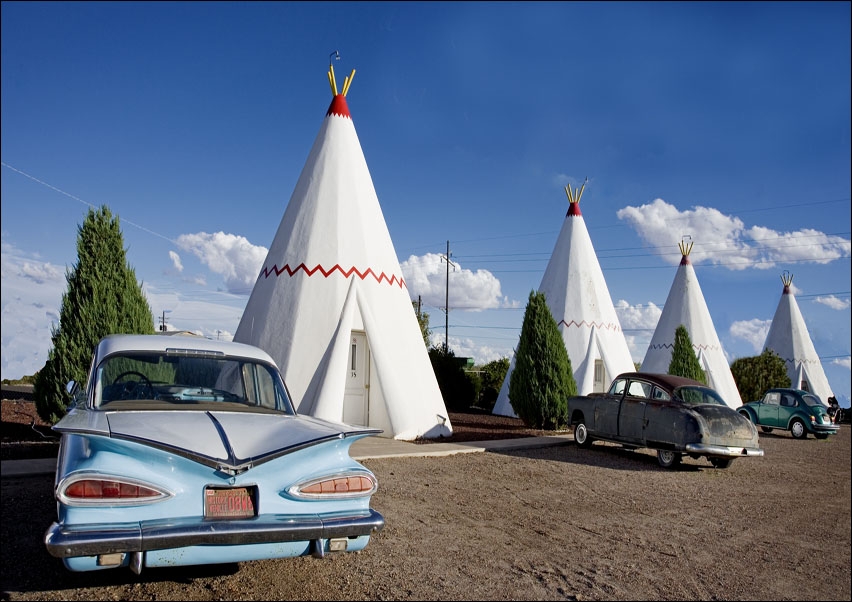 The Wigwam Motel on Route 66 in Holbrook, Arizona, where one can indeed “spend the night in a wigwam.”, Carol Highsmith - plakat 40x30 cm
