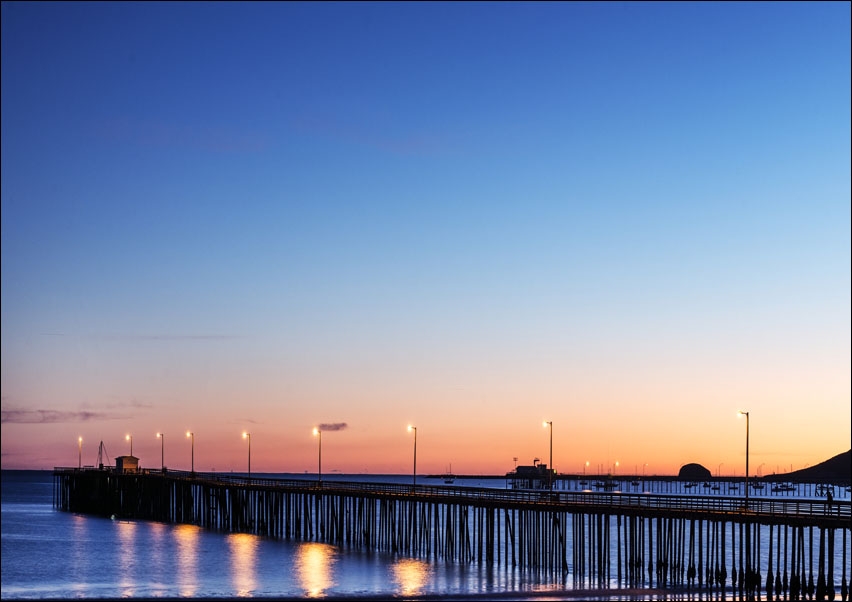 The Avila Beach pier at sunset., Carol Highsmith - plakat 60x40 cm