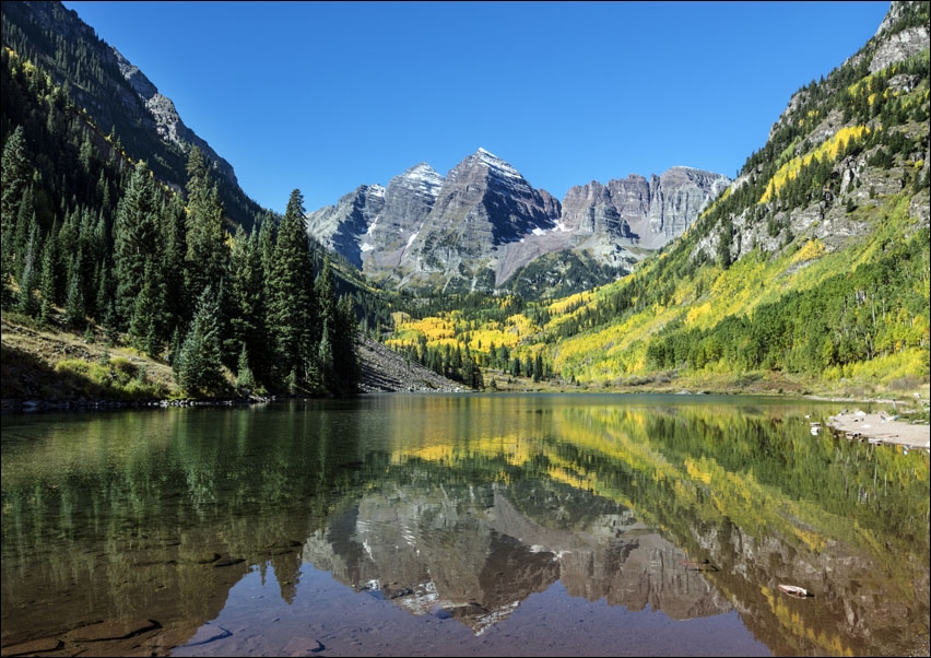 Autumnal view of Rocky Mountain peaks called the Maroon Bells, between Pitkin County and Gunnison County, Colorado., Carol Highsmith - plakat 50x40 cm