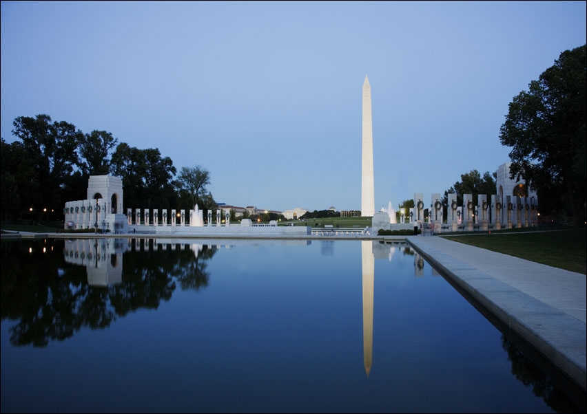 Reflection of the Washington Monument in the pool at Pool at the National Mall., Carol Highsmith - plakat 70x50 cm