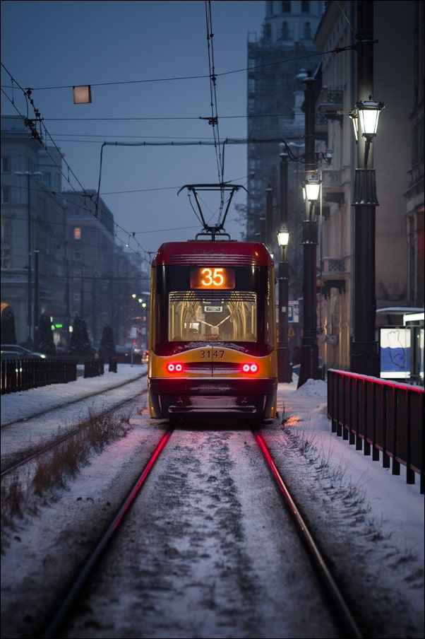 Tramwaj zimową porą - plakat premium Wymiar do wyboru: 50x70 cm