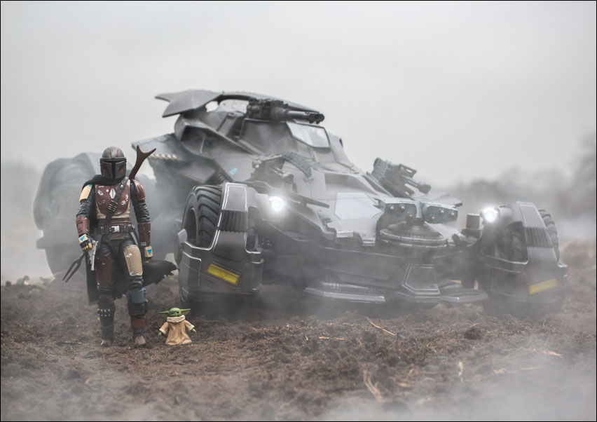Mandalorian Batmobil Crossover - plakat Wymiar do wyboru: 59,4x42 cm