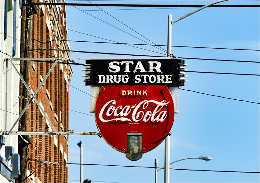 Star drug store sign in Galveston, Texas., Carol Highsmith - plakat 70x50 cm