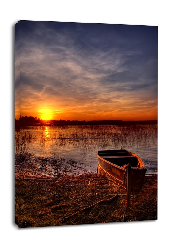 Łódź na plaży o zachodzie - obraz na płótnie Wymiar do wyboru: 50x70 cm