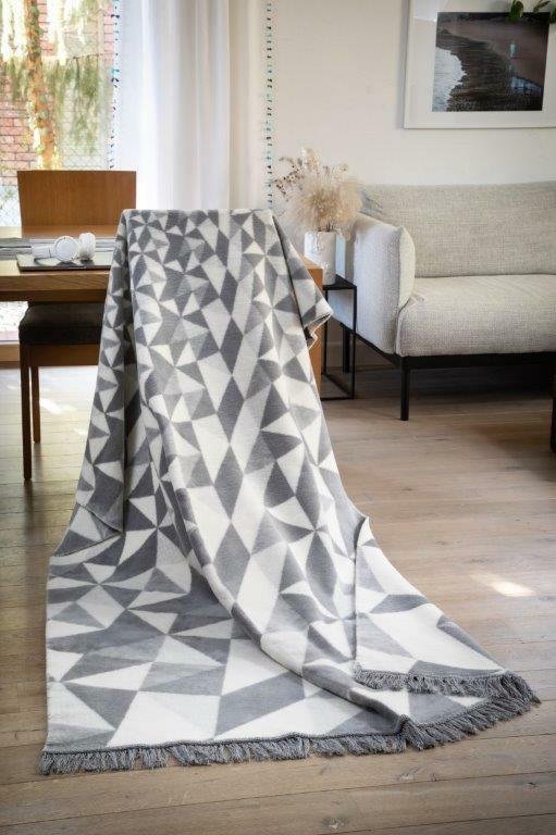 Koc bawełniany akrylowy 150x200 1711/1 trójkąty duże biały szary narzuta pled wykończony frędzlami
