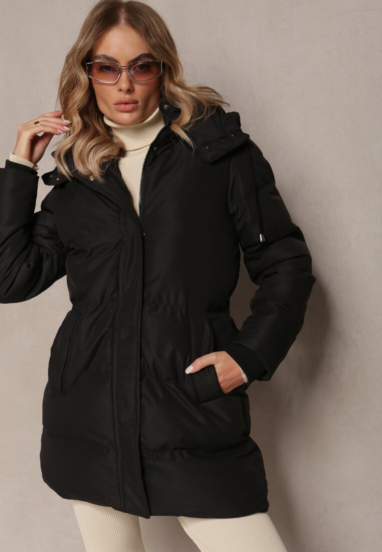 Czarna Kurtka z Klasycznym Pikowaniem i Odpinanym Kapturem Thessari
