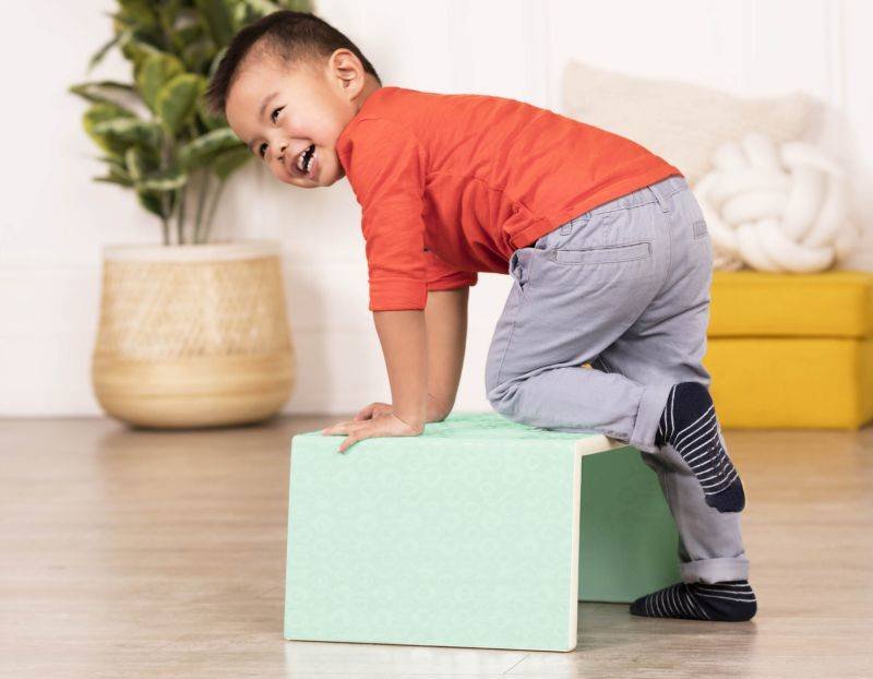 Mebelek dziecięcy 3w1 krzesło, podest i stolik B.Toys