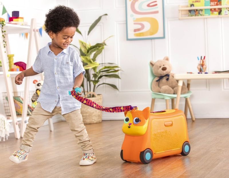 Interaktywna walizka jeździk dla dziecka Gogo Ride-On Lolo Kot B.Toys