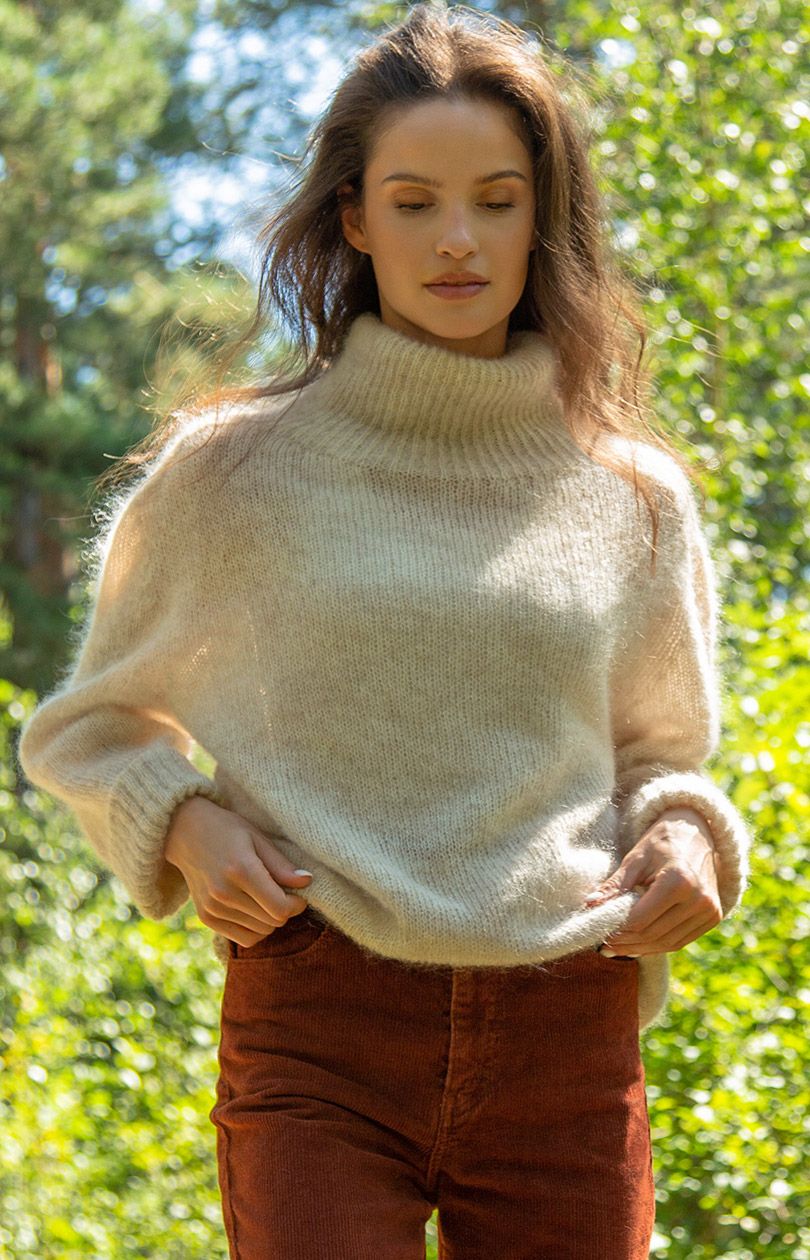 Sweter oversize z golfem z wełny alpaki beżowy F1750, Kolor beżowy, Rozmiar S/M, Fobya - Primodo.com