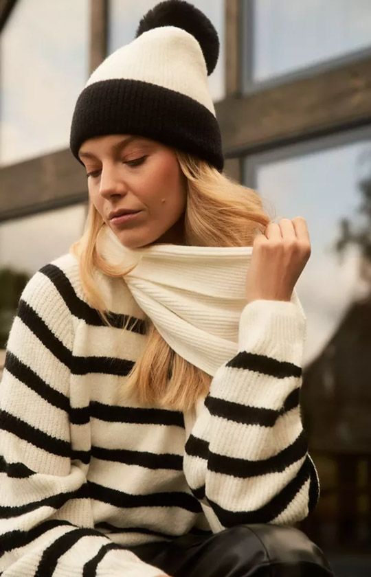 Sweter w paski 4218, Kolor czarno-biały, Rozmiar S, Moodo - Primodo.com