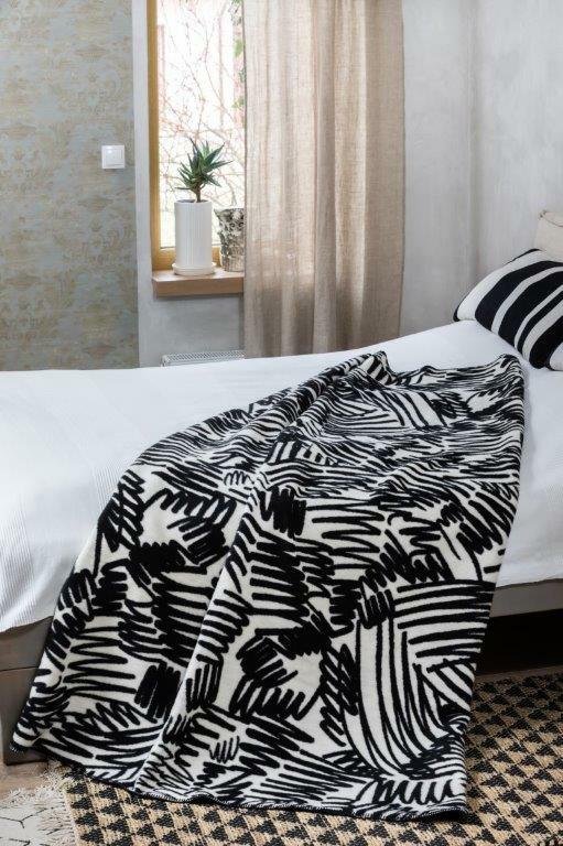 Koc bawełniany akrylowy 150x200 1703/2 mazaje czarny kremowy wykończony szydełkiem