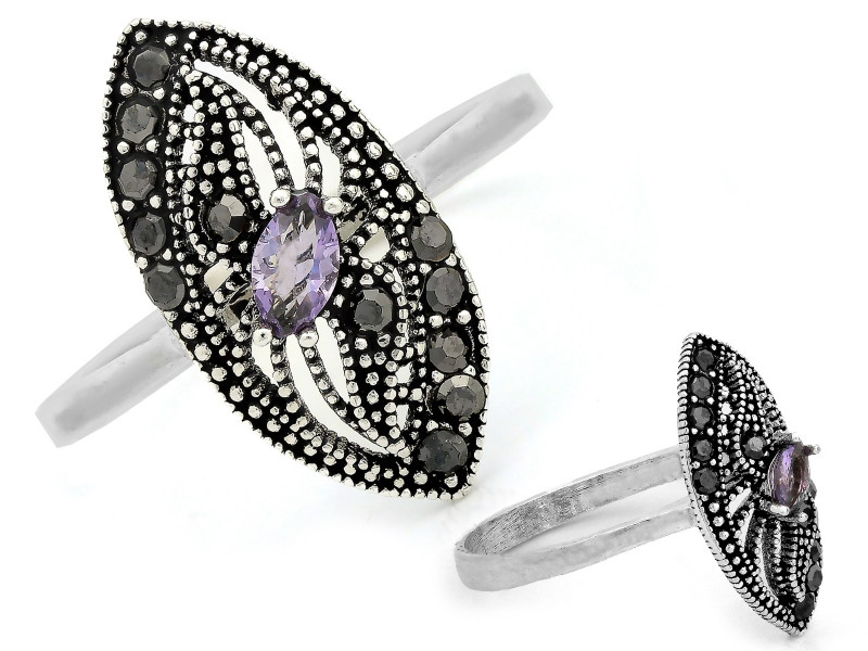 Srebrny ażurowy pierścionek z markazytami i fioletową cyrkonią