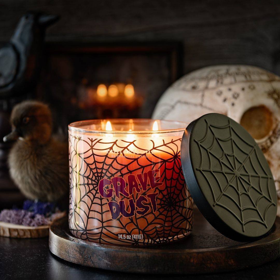 Sojowa świeca zapachowa 3 knoty w szkle Colonial Candle 411 g Grave Dust