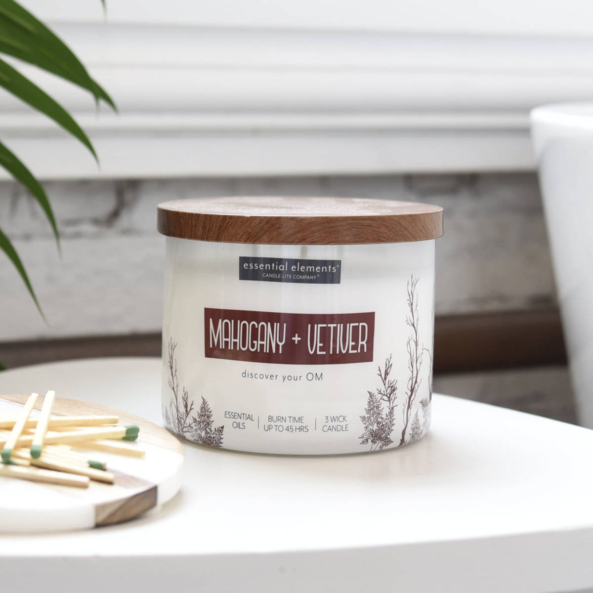 Sojowa świeca zapachowa z olejkami eterycznymi Mahogany Vetiver Candle-lite 418 g
