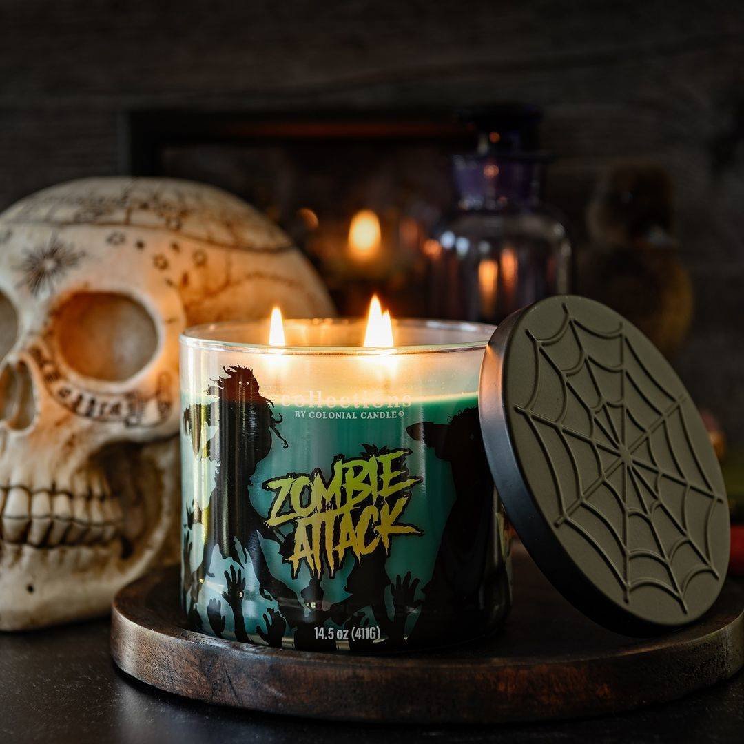 Sojowa świeca zapachowa 3 knoty w szkle Colonial Candle 411 g Zombie Attack