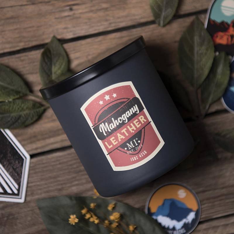 Sojowa świeca zapachowa męska w szkle Colonial Candle 425 g Mahoń Skóra