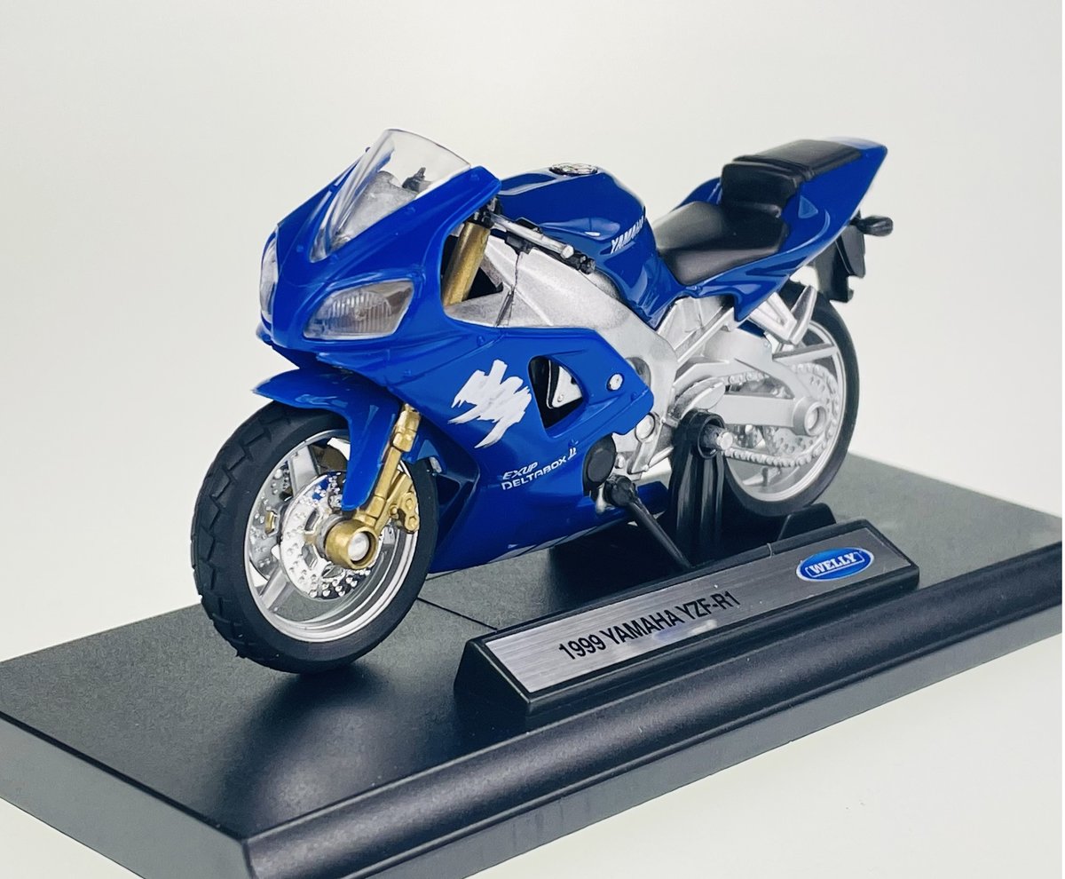 WELLY 1999 YAMAHA  YZF-R1 1:18 SAMOCHÓD NOWY METALOWY MODEL