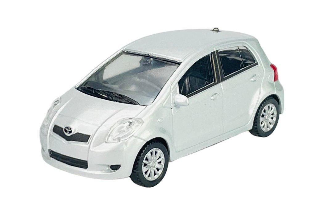 WELLY TOYOTA YARIS SREBRNA 1:43