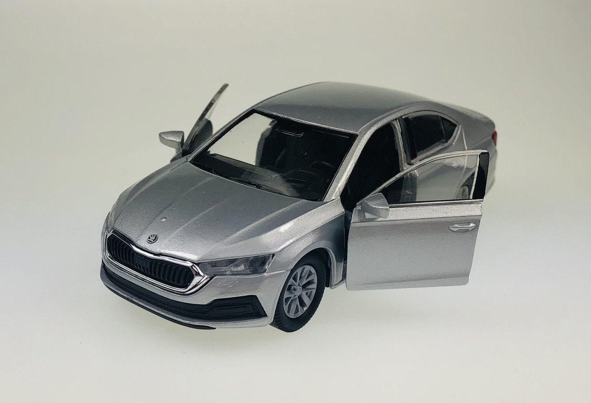 Welly 2019 Skoda Octavia Mk4 Srebrny 1:34 Samochód Nowy Metalowy Model