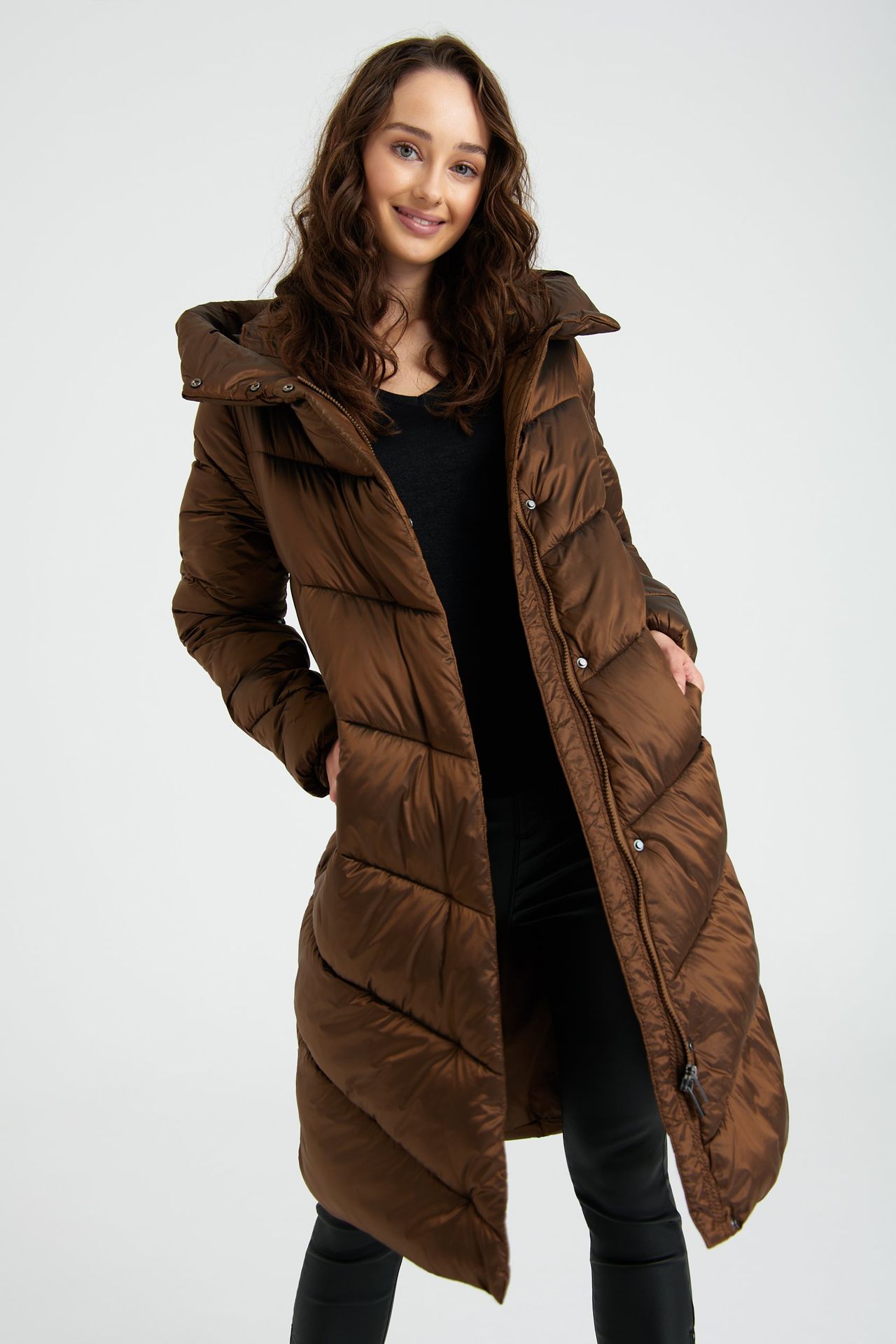 Długa kurtka pikowana w brązowym kolorze - Greenpoint