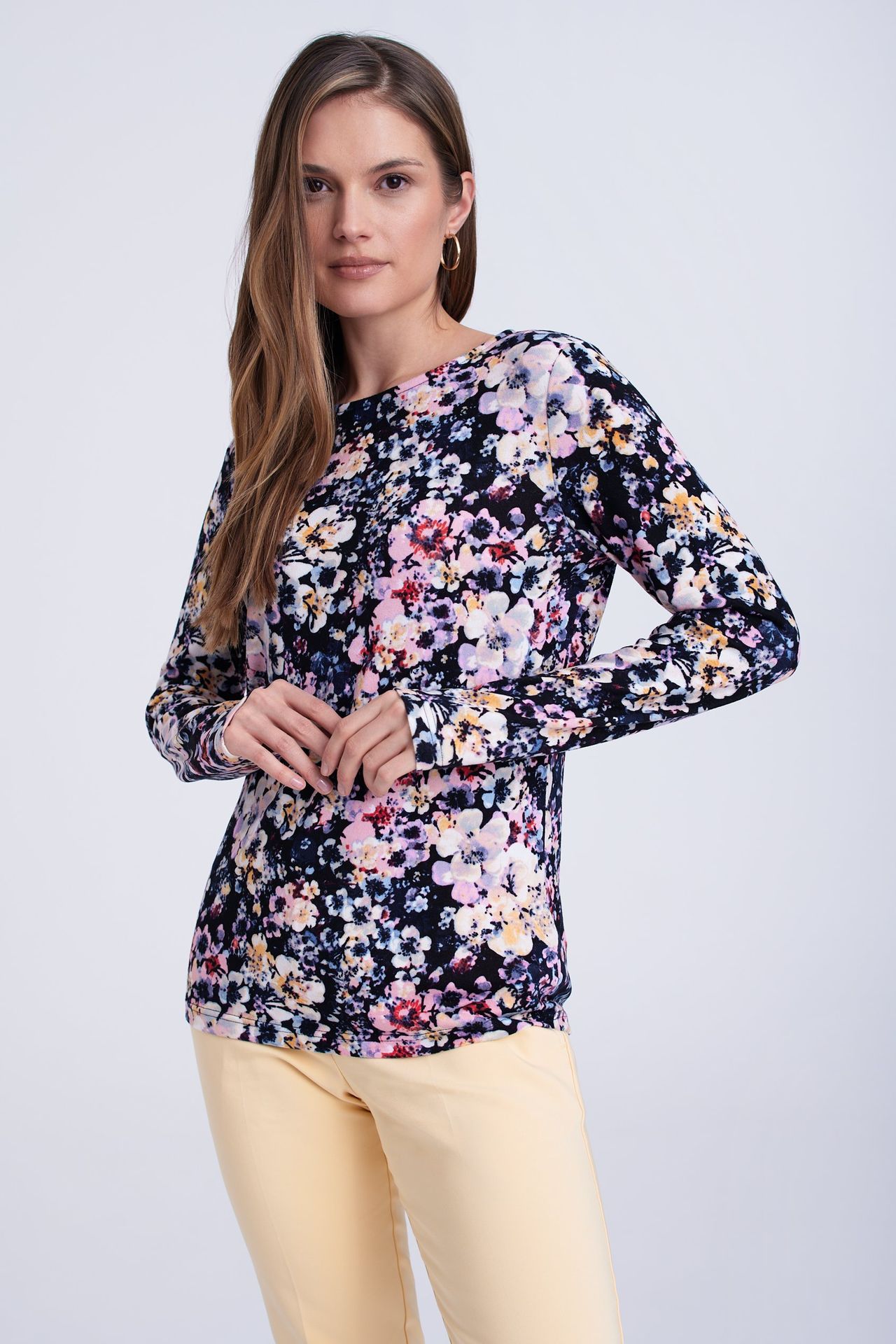 Sweter wykonany z dzianiny w kwiaty - Greenpoint