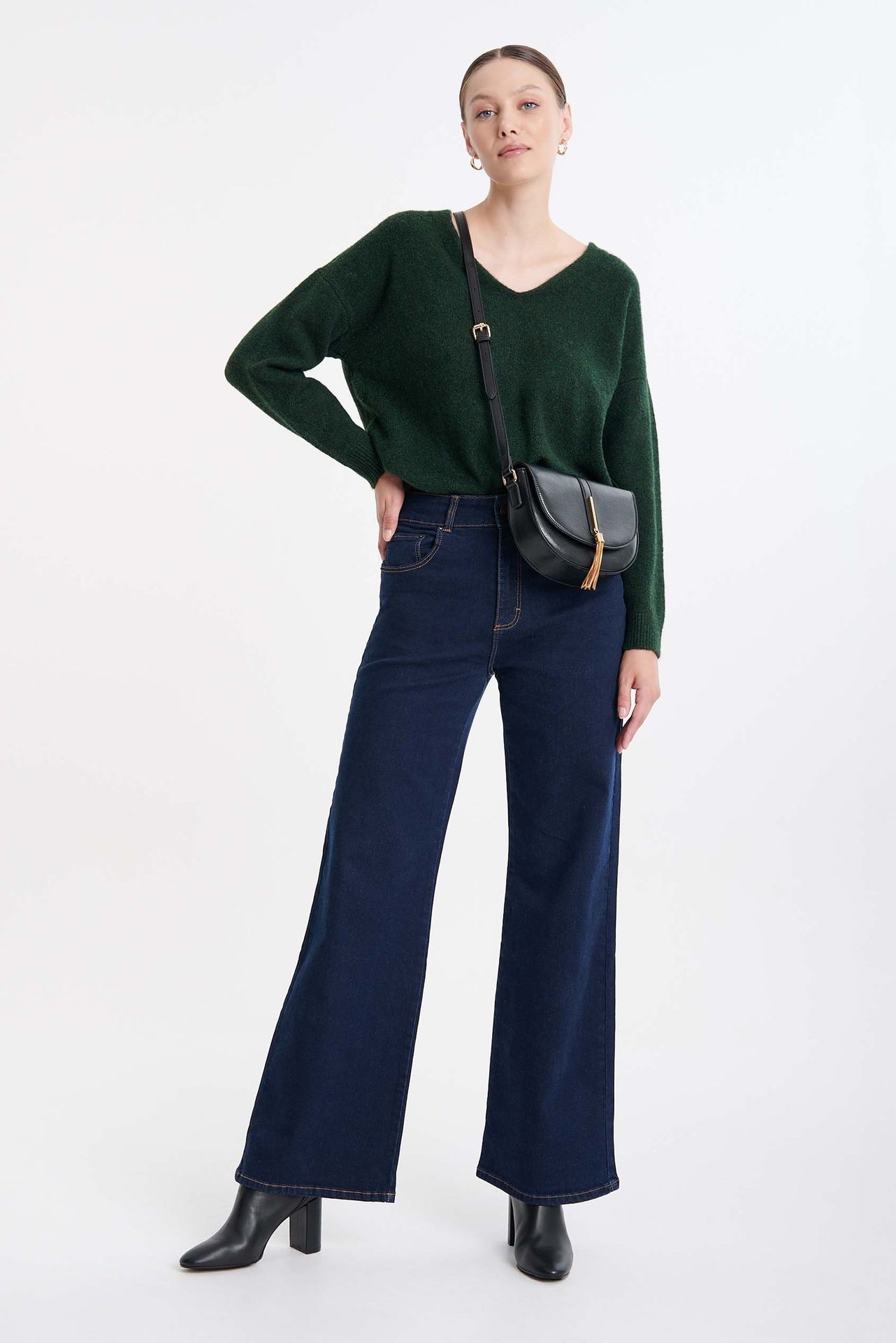 Oversize'owy sweter z dekolt o-neck - Greenpoint