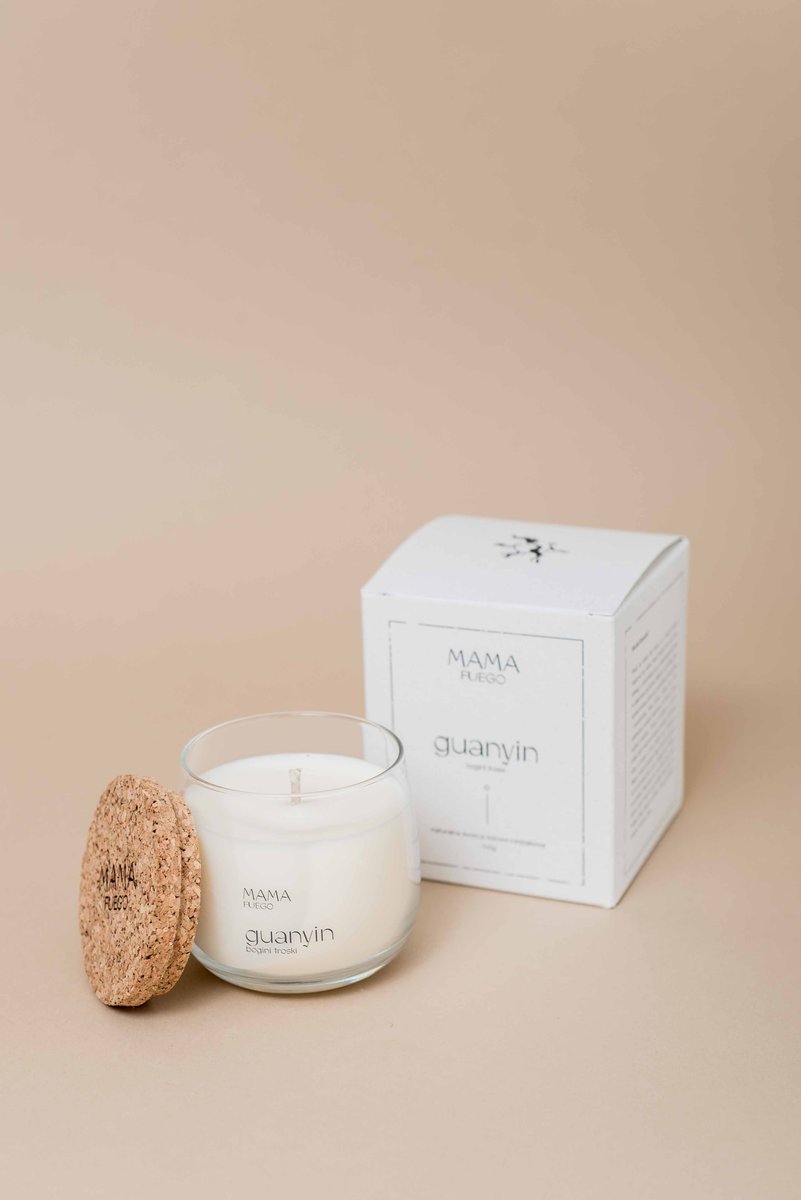 Świeca naturalna zapachowa GUANYIN 150g | Mama Fuego | trawa cytrynowa - goździk - liść cynamonu | olejki eteryczne | cytrusowa