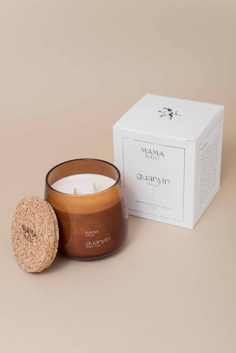Świeca naturalna zapachowa GUANYIN 300g | Mama Fuego | trawa cytrynowa - goździk - liść cynamonu | olejki eteryczne | cytrusowa