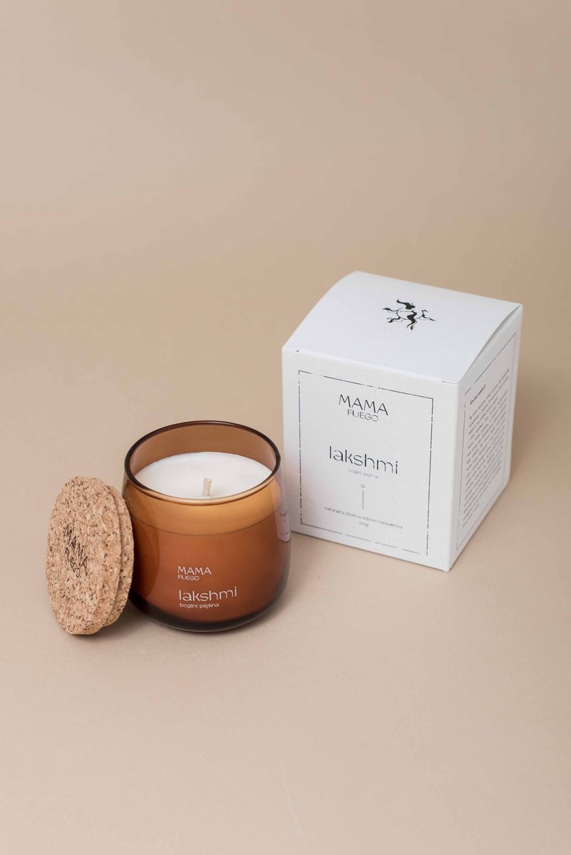Świeca naturalna zapachowa LAKSHMI 150g | Mama Fuego | ylang ylang - paczula - goździk - eukaliptus cytrynowy | olejki eteryczne | słodka i orientalna