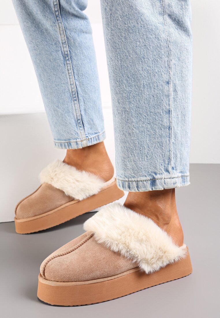 Ciemnobeżowe Kapcie z Imitacji Zamszu na Platformie z Futerkiem i Pionowym Przeszyciem Silvara