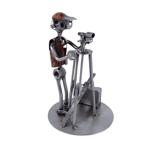 Metalowa figurka Geodeta. Rękodzieło dla Geodety