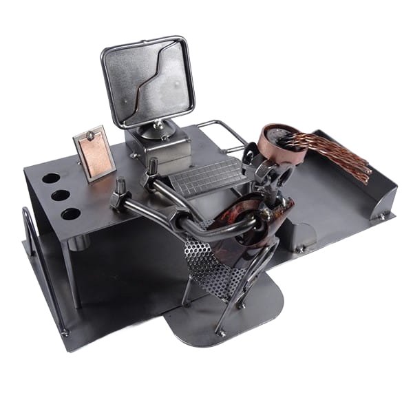 Metalowa figurka Przybornik II kobieta. Praktyczny prezent dla sekretarki