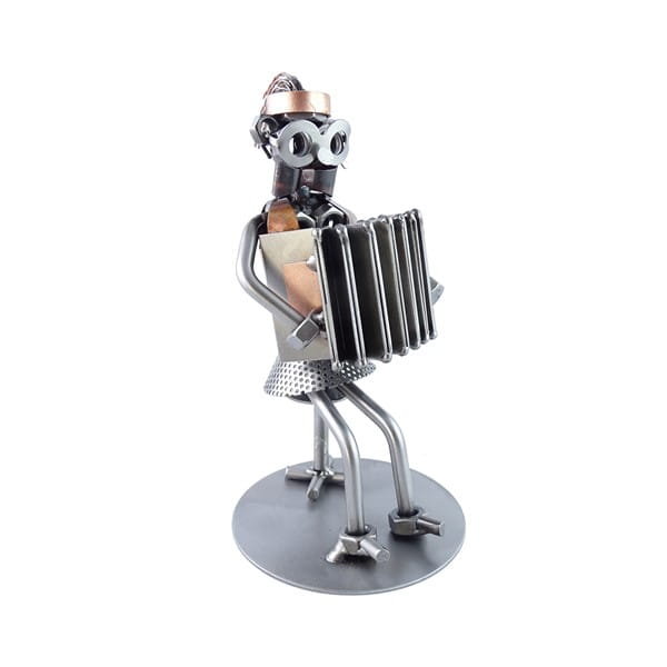 Metalowa figurka kobieta grająca na akordeonie