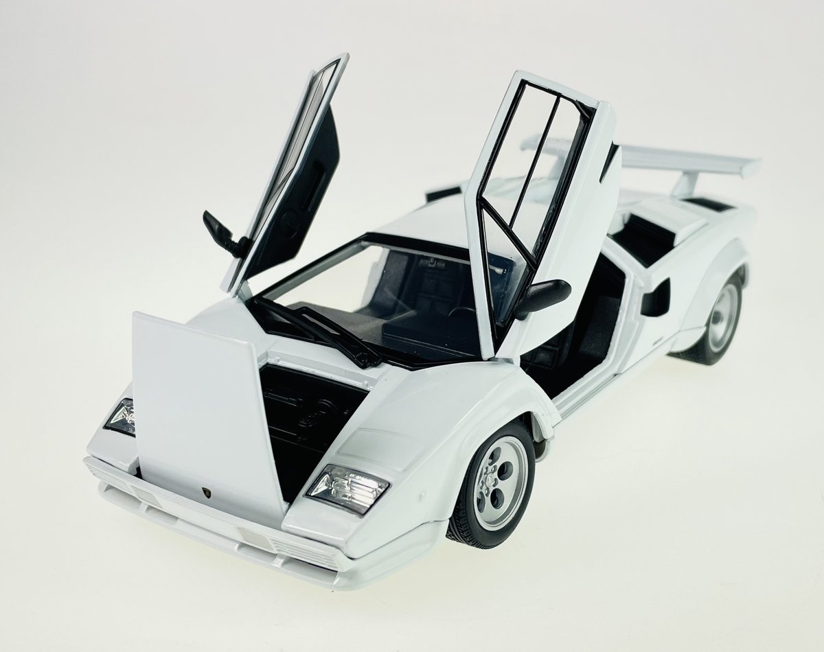 WELLY LAMBORGHINI COUNTACH LP 500 S BIAŁY 1:24 SAMOCHÓD NOWY METALOWY MODEL