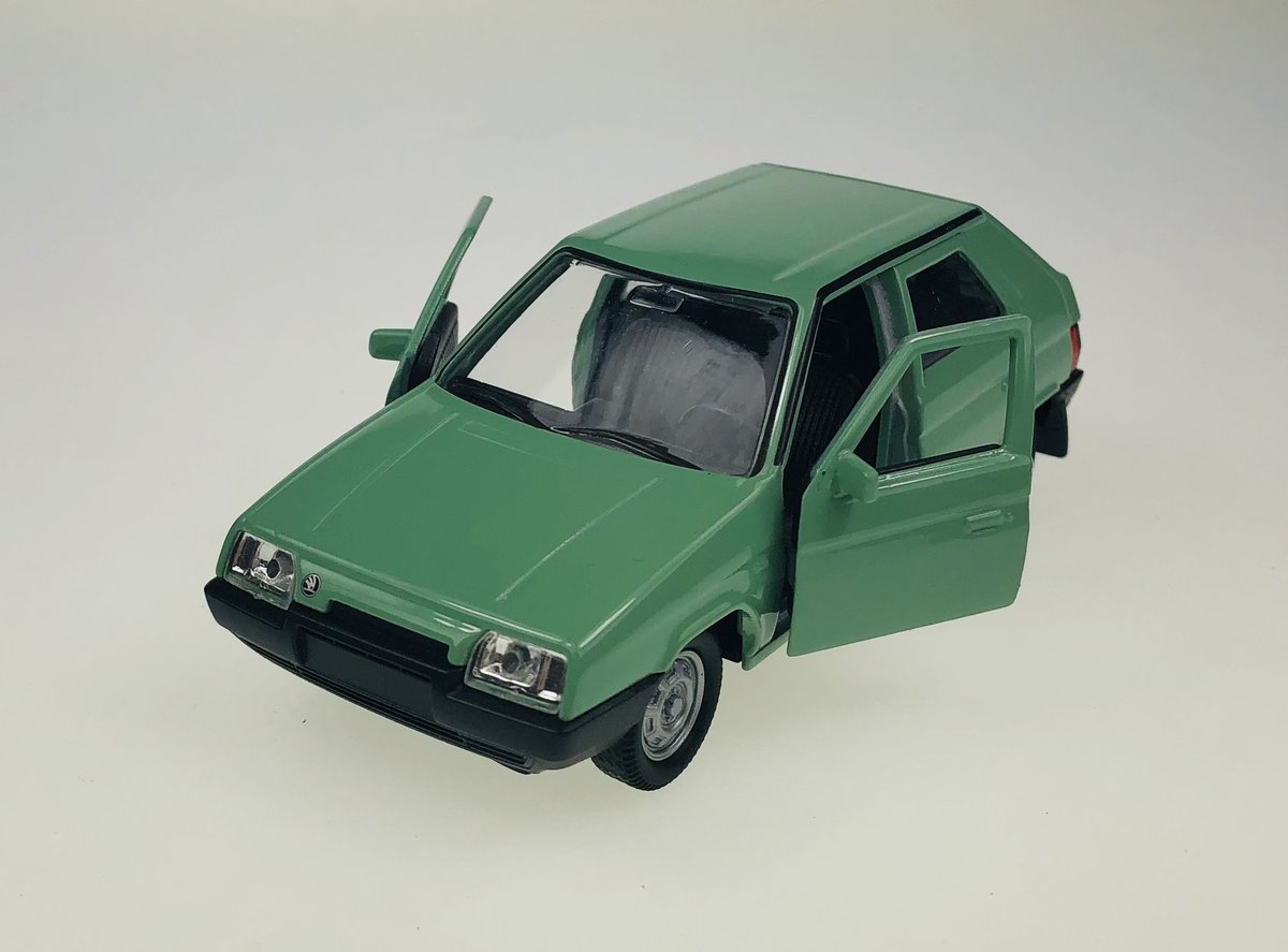 WELLY SKODA FAVORIT ZIELONY 1:34 SAMOCHÓD NOWY METALOWY MODEL