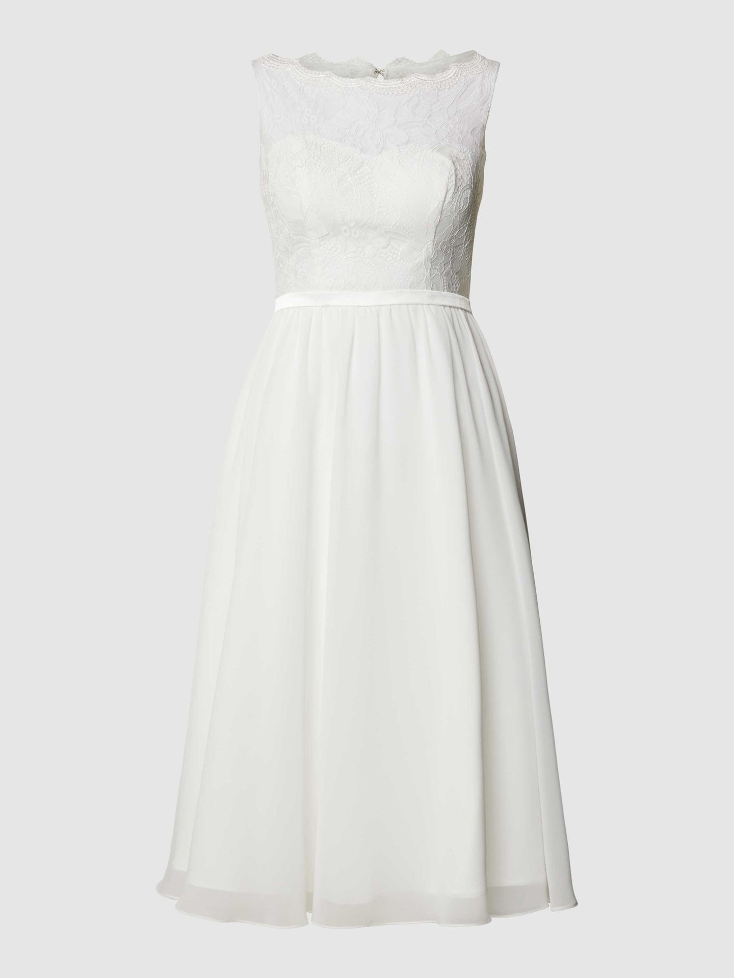 Suknia ślubna z koronką