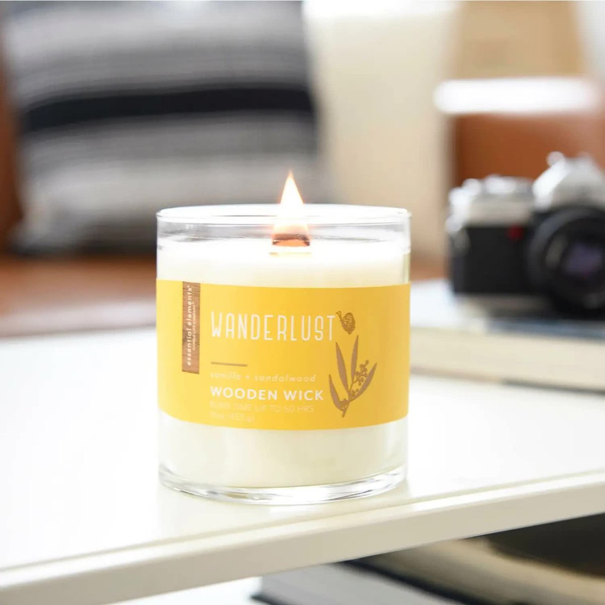 Sojowa świeca zapachowa z olejkami eterycznymi drewniany knot Wanderlust Candle-lite 454 g