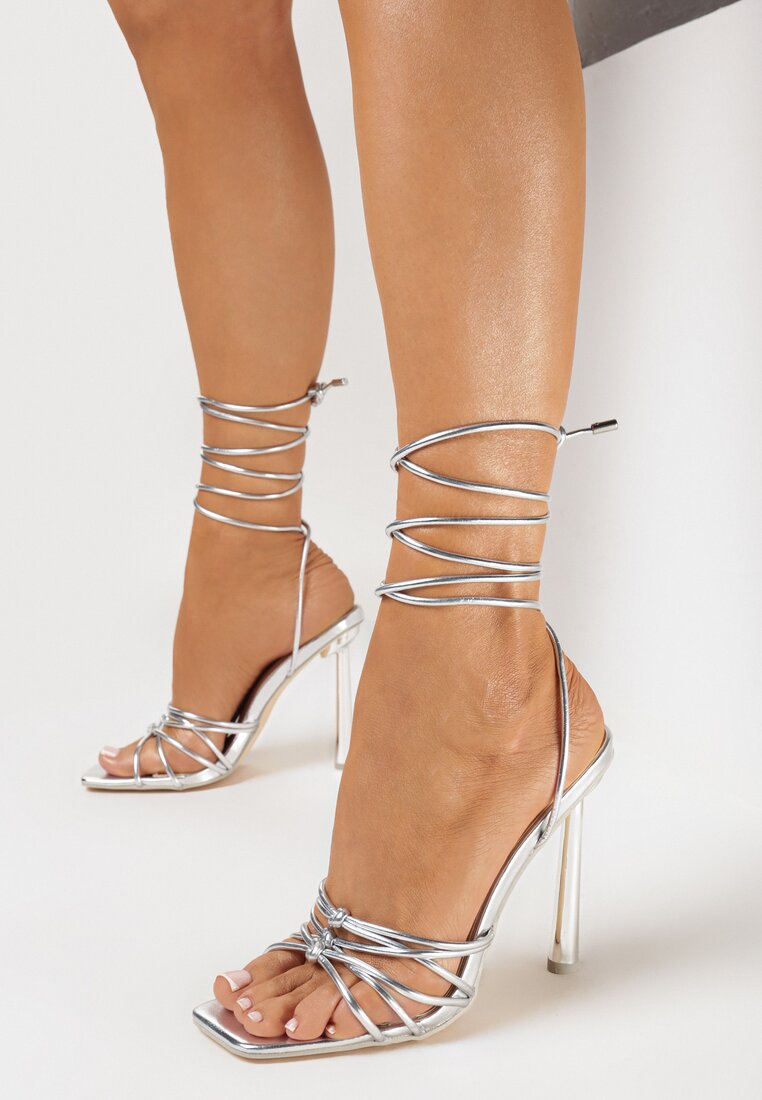 Srebrne Sandały na Szpilce z Wiązaniem Wokół Kostki i Kwadratowym Noskiem Arelvin