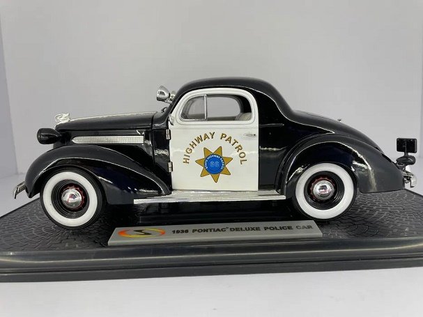 Yat Ming- Signature Pontiac Deluxe Police Car 1936 Black  1:18 18140-1