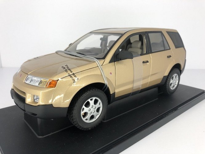 Autoart Saturn Vue 2002 Gold  1:18 71402