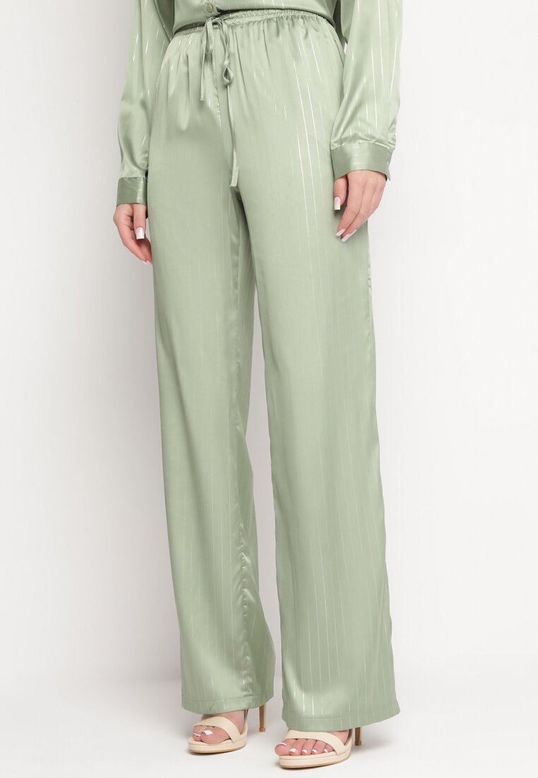 Zielone Szerokie Spodnie z Metalicznym Wzorem w Cienkie Paski Kleriame