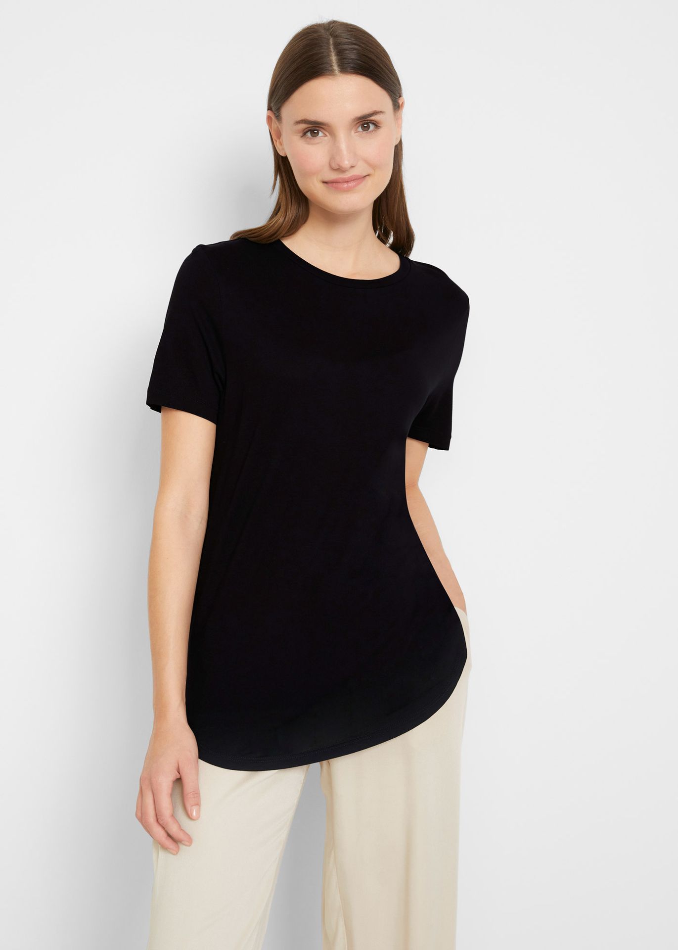 Długi shirt ze zrównoważonej wiskozy, z zaokrągloną linią dołu - bonprix