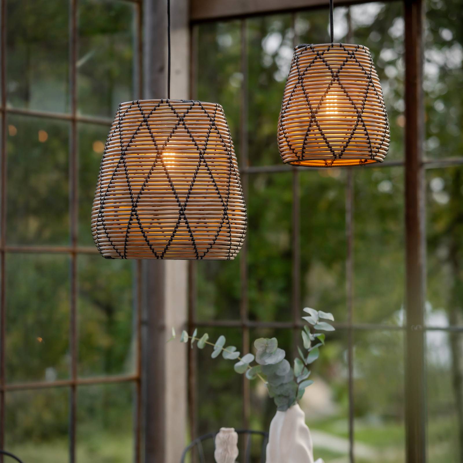 Zewnętrzna lampa wisząca PR Home Lollo o wyglądzie naturalnego rattanu, Ø