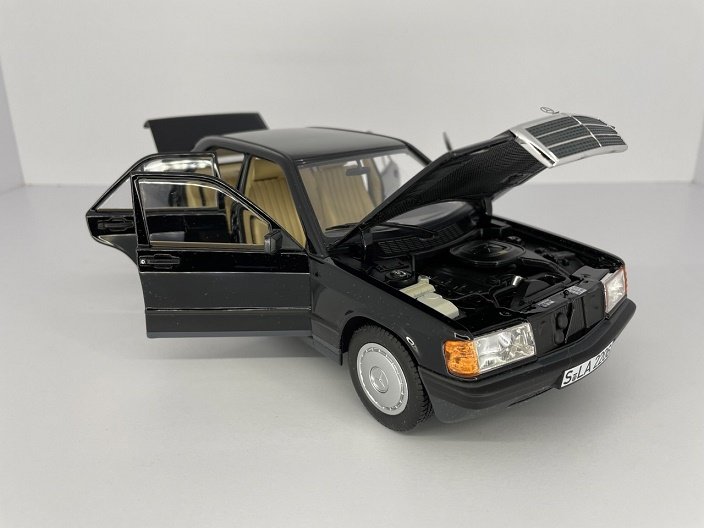 Norev Mercedes Benz 190 E 1984 Black  1:18 183823