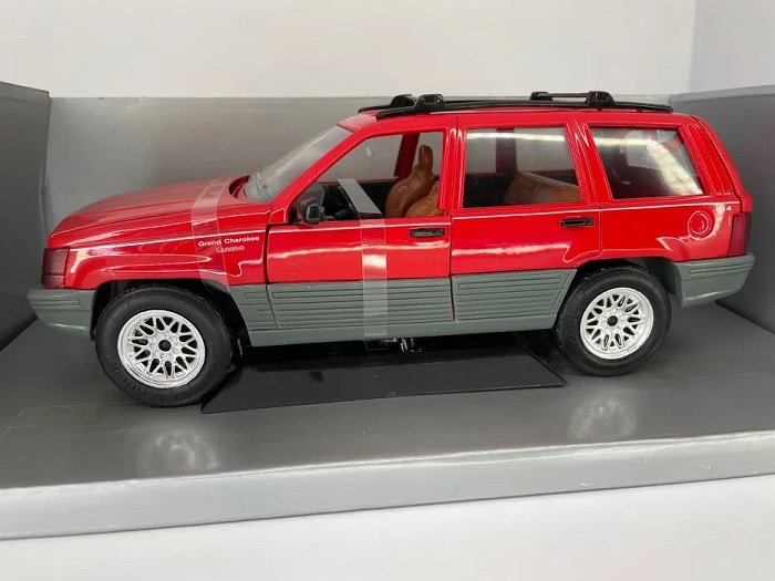 Mattel Jeep Grand Cherokee Red 1:18 4414