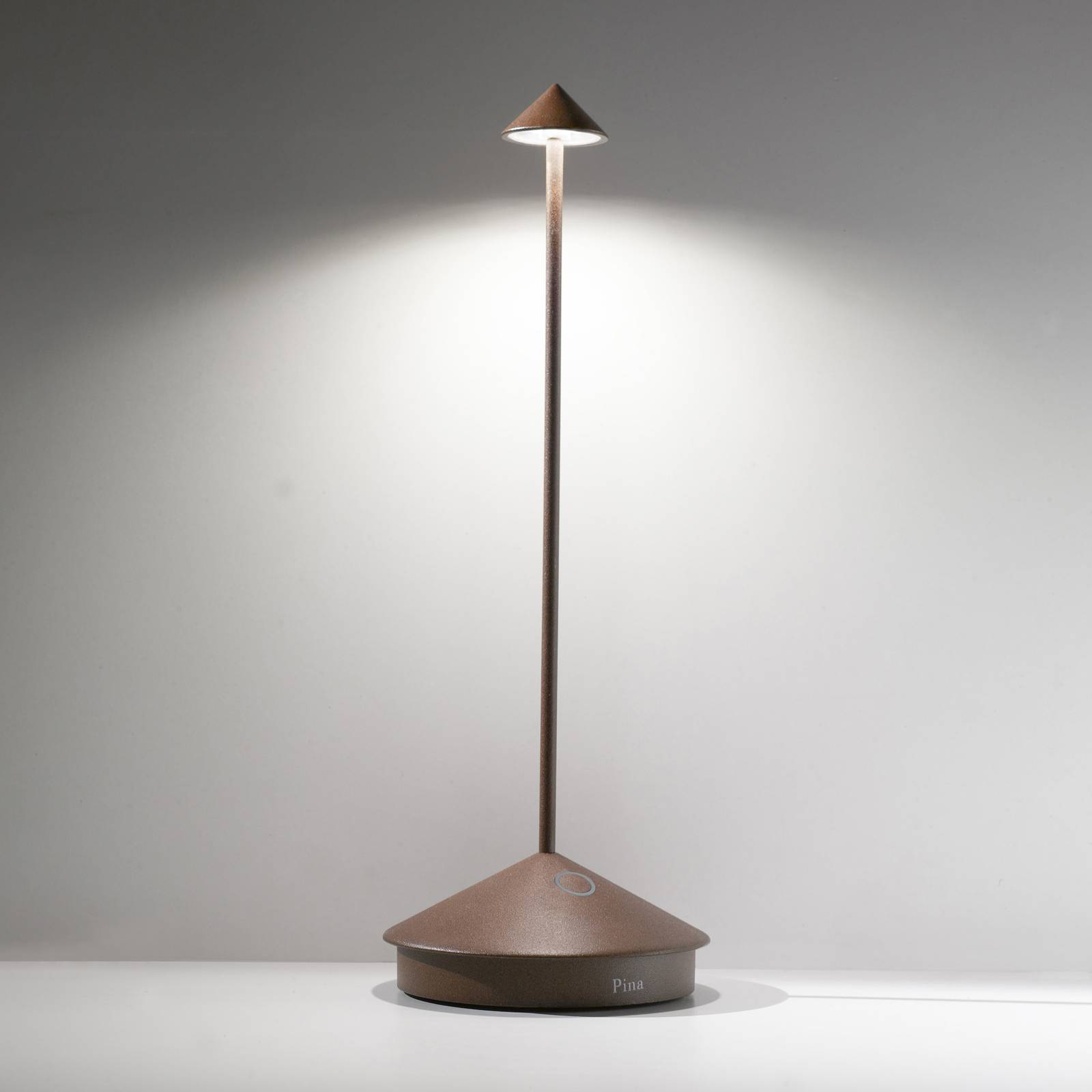 Zafferano Pina 3K ładowalna lampa stołowa IP54 corten