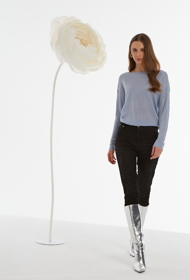 Niebieski sweter z metaliczną nicią - Femestage